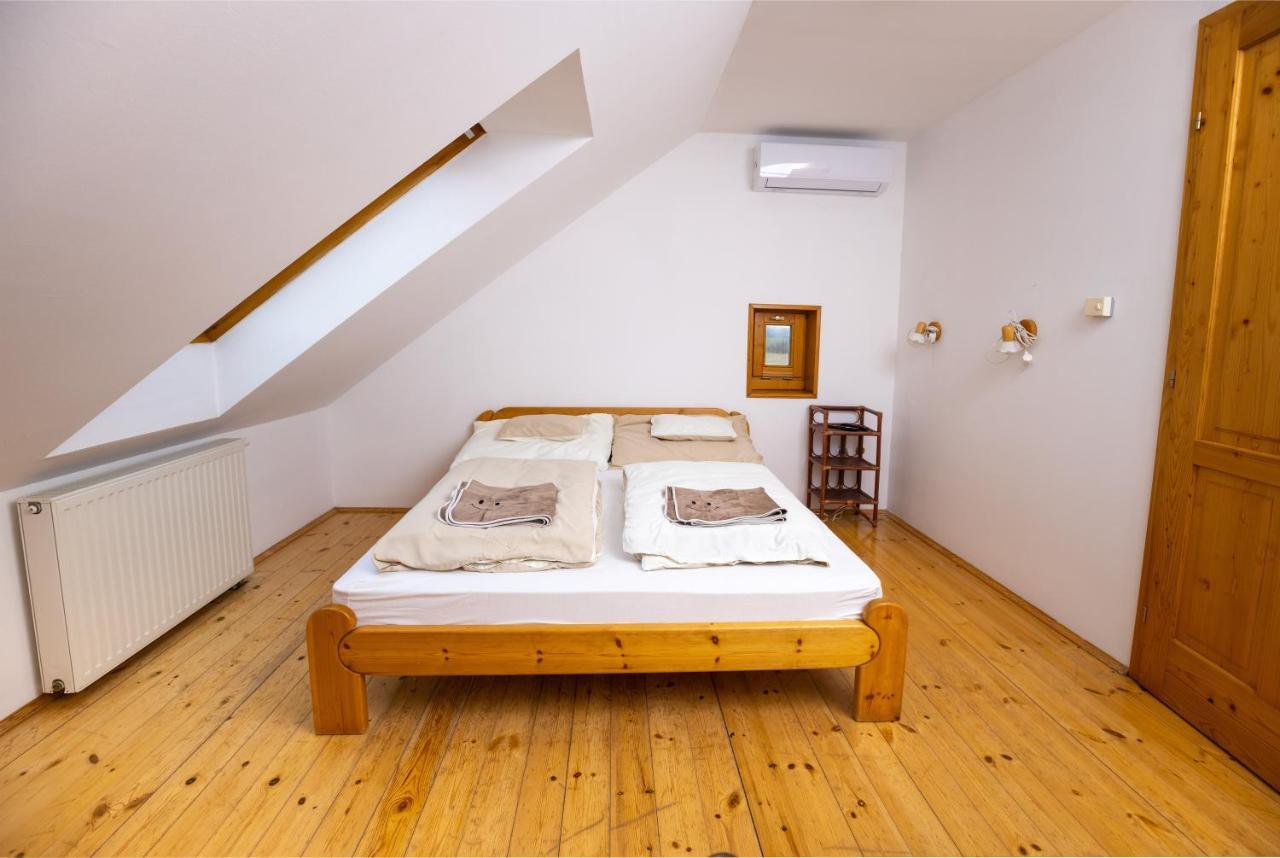 Bed and Breakfast NOBLE'S Panzió és Étterem Nemesnép Esterno foto