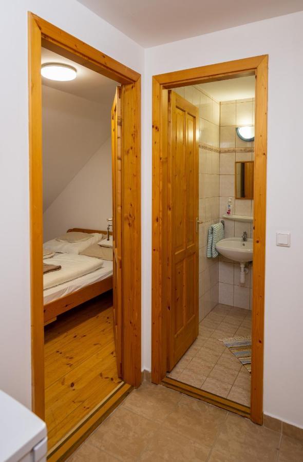 Bed and Breakfast NOBLE'S Panzió és Étterem Nemesnép Esterno foto